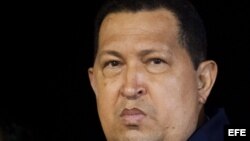 Hugo Chávez en su llegada a La Habana