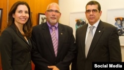 La secretaria de estado adjunta, el presidente del INDER y el embajador cubano en EEUU.