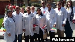 Médicos cubanos en Bolivia. (Archivo)
