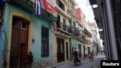 En medio del estallido social ocurrido en Cuba, los casos y muertes por COVID-19 siguen en aumento. REUTERS/Alexandre Meneghini