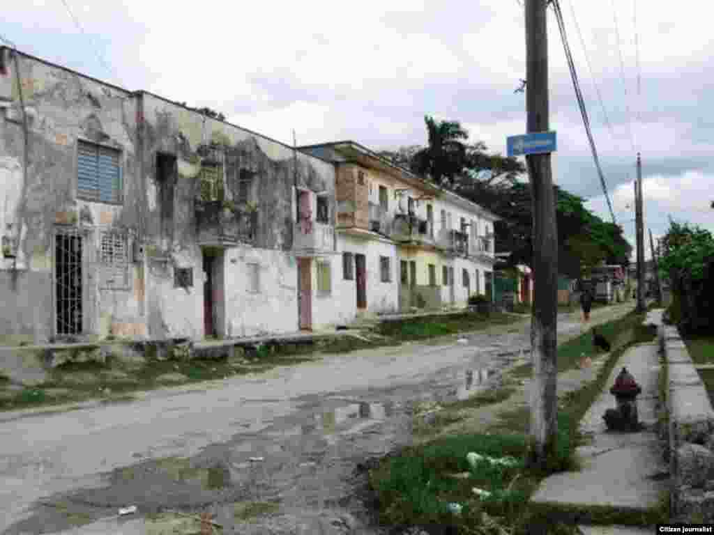 Picture taken and posted to Twitter by citizen journalist, Lázaro Yuri Valle&nbsp;shows the living conditions in Marianao, Havana.&nbsp;