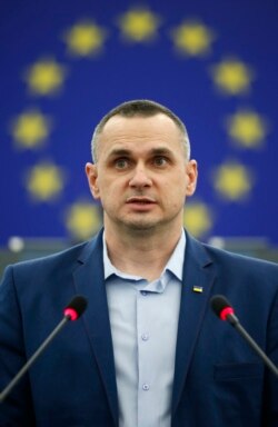 Oleg Sentsov habla ante el Parlamento Europeo.