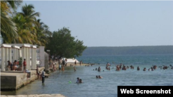 Las autoridades sanitarias han alertado sobre el peligro del baño de mar en dos de las playas del litoral occidental de Punta Gorda: la del círculo juvenil Rubén Martínez Villena (cerrada a los bañistas) y la de La Punta.
