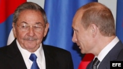 Archivo. Castro y Putin en la visita de Raúl Castro a Rusia el 2009.