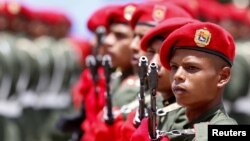 Soldados venezolanos durante una ceremonia.