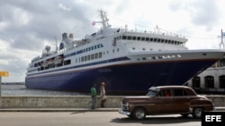 Estudiantes de EEUU visitan Cuba en viaje académico.
