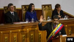 El presidente de Venezuela, Nicolás Maduro, rinde cuentas ante una Asamblea Nacional dominada por la oposición.