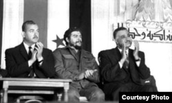 Ernesto Guevara en Egipto junto al presidente Nasser (d)