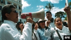 Médicos en la mira del Gobierno ecuatoriano para ser reemplazados