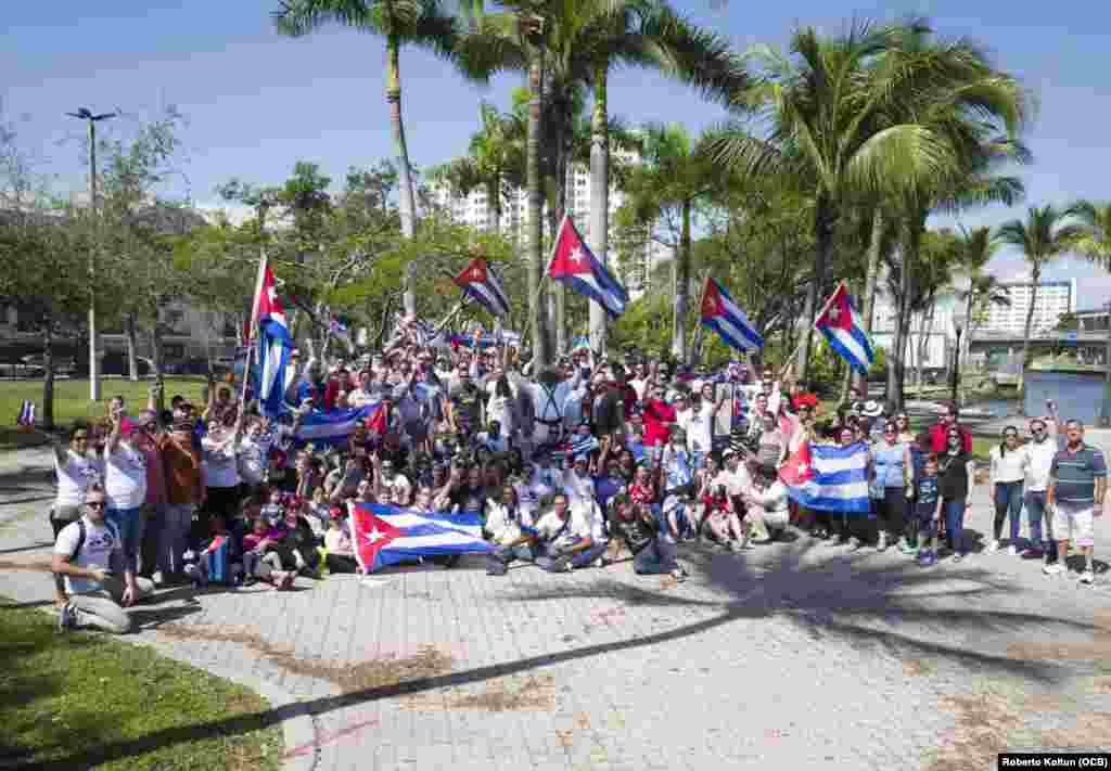 Personas que integraron la Caravana por el Cambio en Cuba, realizado en Miami, Estados Unidos, el 16 de febrero de 2019.