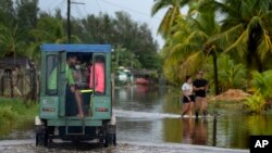 Foto Archivo. Una carretera inundada tras las lluvias del huracán Ida en Guanímar, provincia de Artemisa. (AP/Ramon Espinosa)