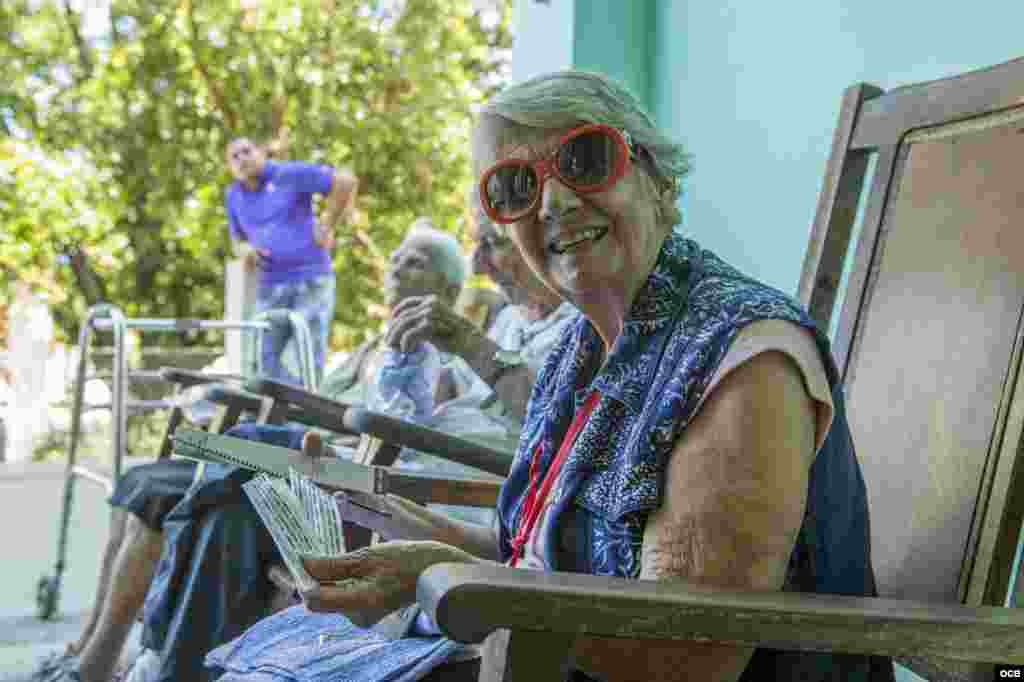 Donaciones a ancianos en Cuba. 