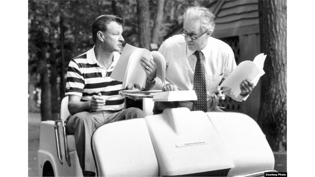 Brzezinski junto al secretario de estado Cyrus Vance.