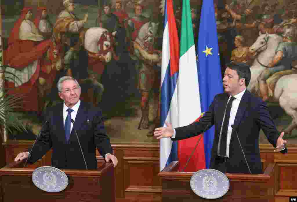 Conferencia de prensa de Renzi y Raúl Castro.