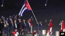 La delegación cubana en la inauguración de los Juegos Panamericanos de Lima. AP Photo/Martin Mejia