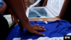 Víctima de crisis en Nicaragua es enterrada en emotiva despedida.