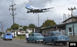 "Llegada del Air Force One", del cubano Yander Zamora.