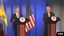 Tillerson y Santos en conferencia de prensa conjunta en Bogotá