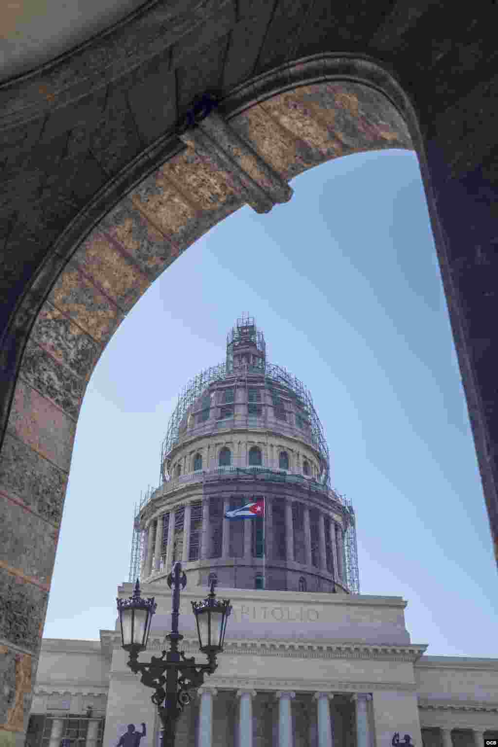 El edificio fue construido en 1929 para acoger al Congreso de Cuba e inspirado en el Capitolio de Washington. Foto Makintalla