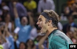 Federer reacciona tras vencer a Kyrgios en Miami.