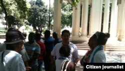 Reporta Cuba Activistas en Parque Gandhi entre ellos Angel Santiesteban Foto Angel Moya