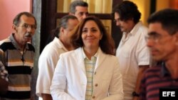 Mariela Castro (c), hija de Raúl Castro, se dispone a conversar con la prensa en un hotel de La Habana (Cuba).