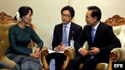 Presidente de Corea del Sur con Suu Kyi