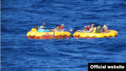 Balseros cubanos rescatados en el estrecho de la Florida (17 de diciembre, 2015).