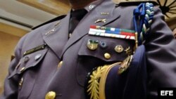 El jefe de OCN-Interpol de República Dominicana, Coronel Rafael Cabrera (izq).