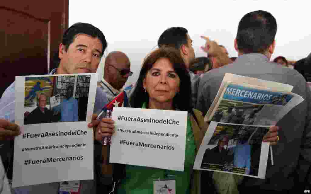 Los participantes oficialistas consideran &quot;mercenarios&quot; a los disidentes cubanos.