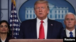 El presidente Donald Trump habla en la Casa Blanca durante una conferencia de prensa sobre la crisis del coronavirus, el miércoles 18 de marzo del 2020.