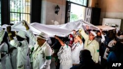 Yorubas en Cuba en el ritual de la Letra del Año. (Adalberto Roque / AFP).