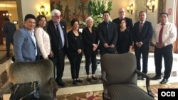 Reunión del ministro de Justicia de Perú Salvador Heresi con miembros de la comisión Justicia Cuba que asistieron a la VIII Cumbre de las Américas.