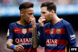 (i-e) Neymar Da Silva y Leo Messi.
