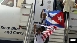 Un avión de la aerolínea estadounidense Jet Blue llega al aeropuerto Abel Santamaría de la ciudad de Santa Clara (Cuba), restableciendo así el servicio de vuelos regulares entre la isla y EE.UU.