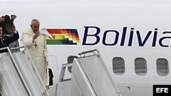 Papa Francisco a su llegada a Bolivia.