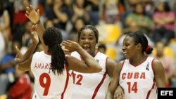 Las jugadoras de Cuba celebraron el oro al vencer a Puerto Rico en la final de baloncesto femenino, en el marco de los XXII Juegos Centroamericanos y del Caribe Veracruz 2014 que se realizan en el puerto mexicano de Veracruz.