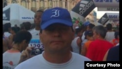 A. Santiesteban, antes de ser encarcelado corrió la Maratón de La Habana en homenaje a Laura Pollán.