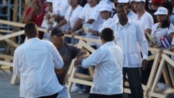 Contratan abogado defensor para cubano que gritó 'Abajo el Comunismo'