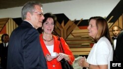 Roberta Jacobson (c) y Josefina Vidal encabezarán la 2da ronda de conversaciones EEUU-Cuba, centrada en la reapertura de embajadas.