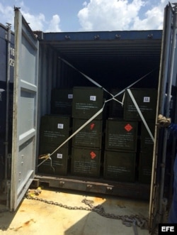 Fotografía cedida por la Fiscalía de Colombia donde se ve un contenedor incautado por las autoridades colombianas con armamento en su interior.