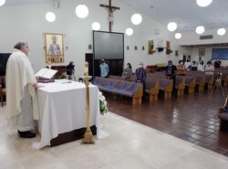 Oraciones en la iglesia San Lázaro