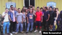 Cubanos detenidos en Aguas Caliente, Honduras. Foto Archivo.