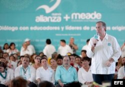 El oficialista José Antonio Meade continua su gira política en el estado de Yucatán.