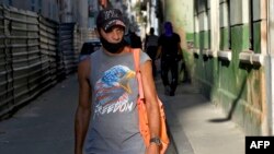 La Habana mantiene focos de contagio activos de COVID-19 en la mayoría de sus municipios. (YAMIL LAGE / AFP)