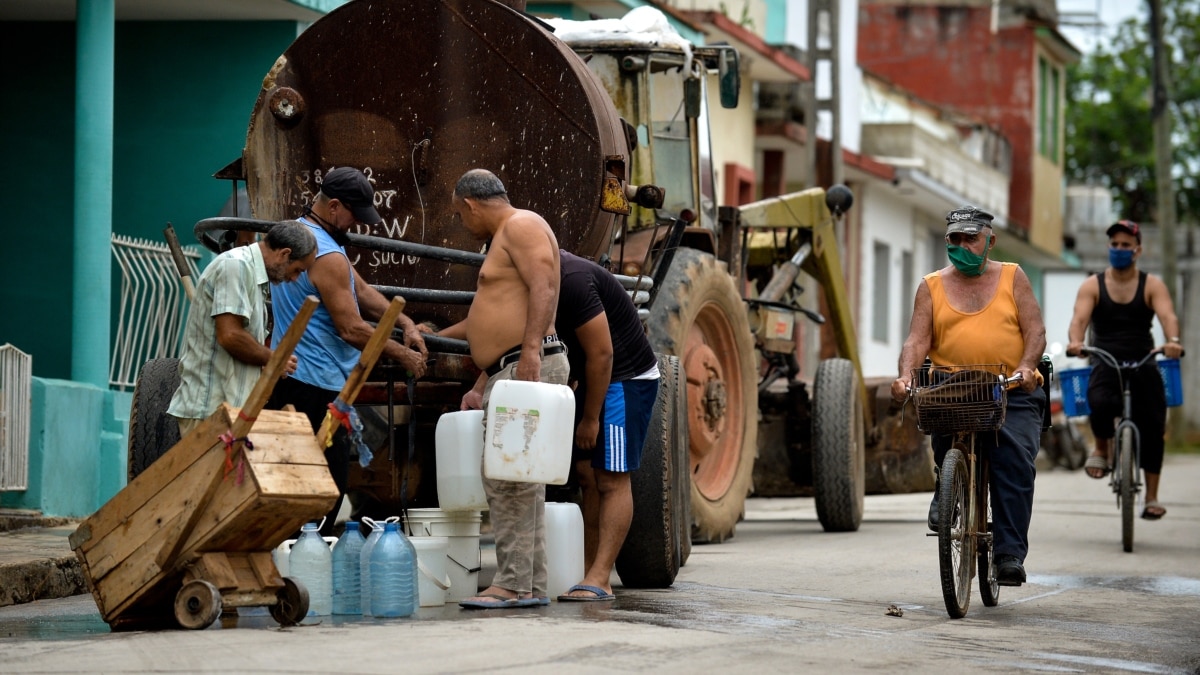 Hasta tres meses sin agua permanecen algunas zonas de Manzanillo