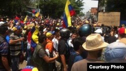 Estudiantes marchan en Caracas