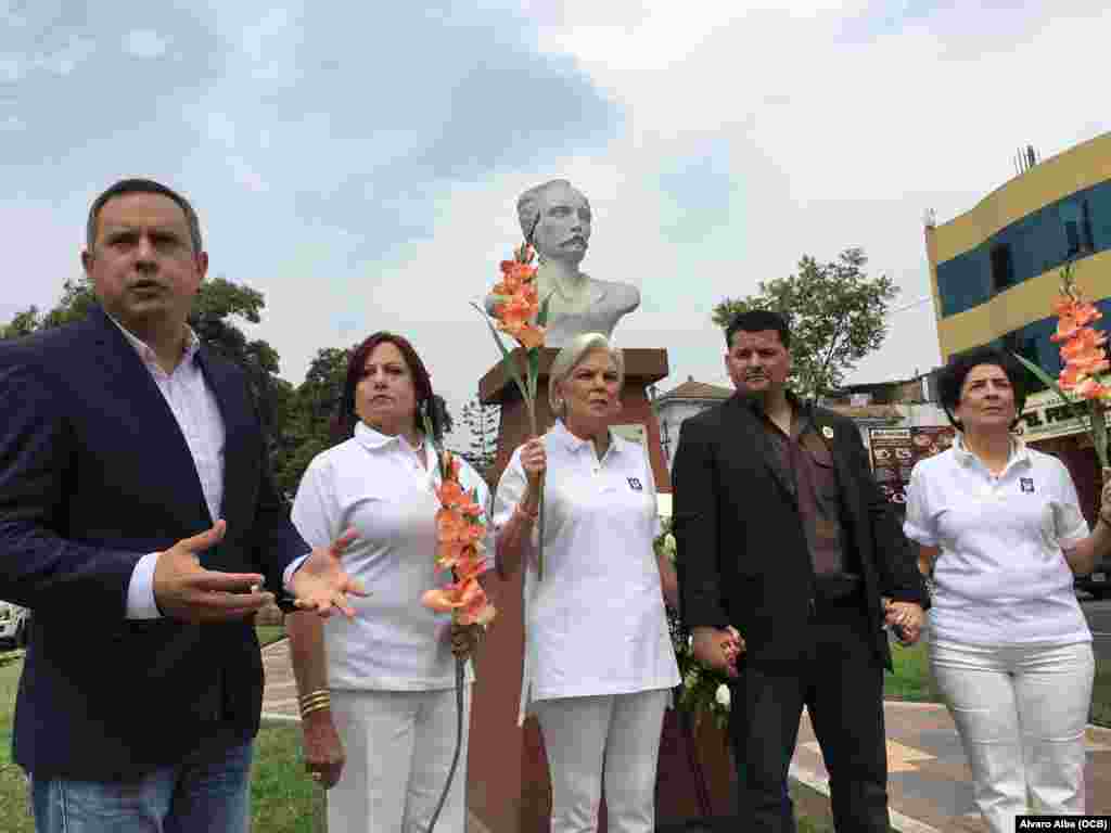 Exiliados cubanos rinden tributo a José Martí en Lima, Perú