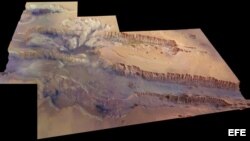 Imagen facilitada por la Agencia Espacial Europea (ESA) que muestra el cañón marciano de Valles Marineris.