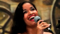 Otro fragmento de 1800 Online con la cantante cubana Luna Manzanares.